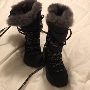 Toddler girl’s Sorel winter boots